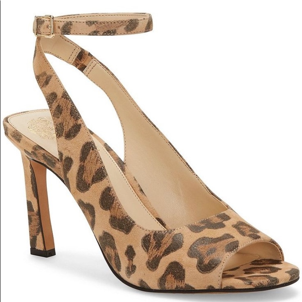 NWT Vince Camuto Reteema Leopard Print Pumps.